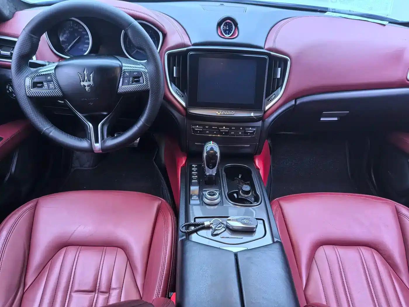 2017 Ghibli 3.0T Standard Edition — миниатюра 8