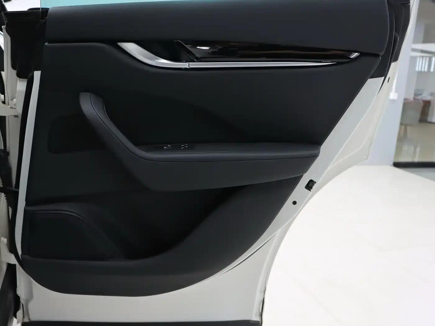 2022 Levante 2.0T GT First Edition — миниатюра 28