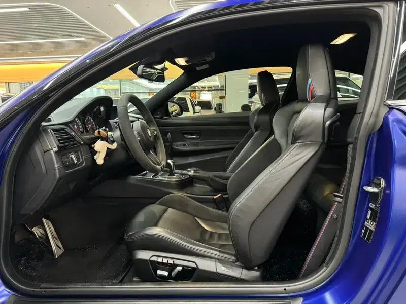 2018 BMW M4 CS — миниатюра 11