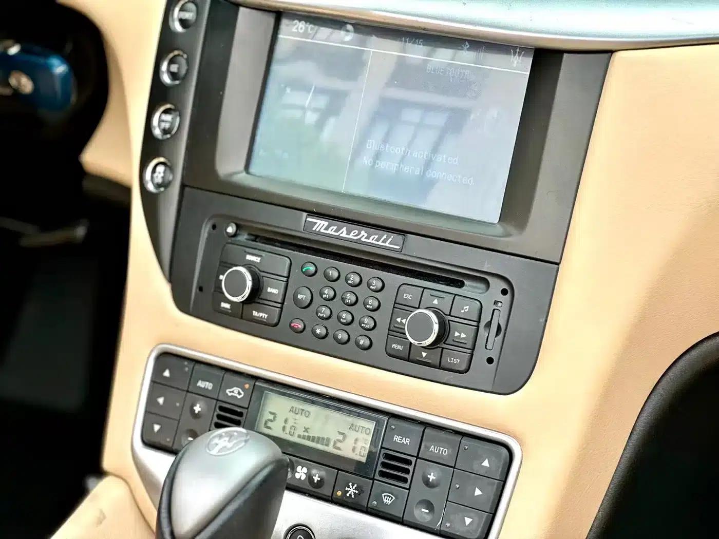 2012 GranCabrio 4.7L Sport — миниатюра 12