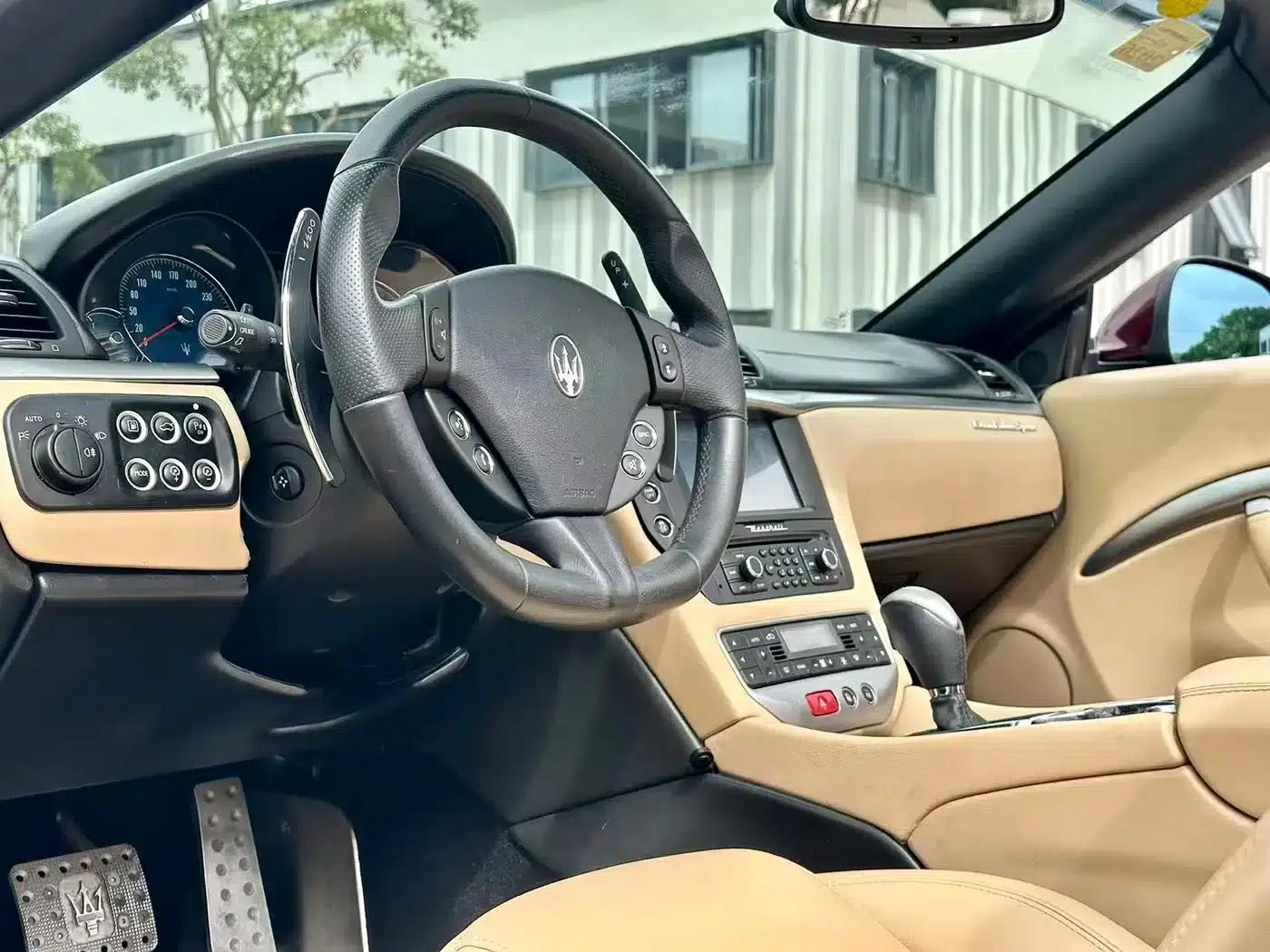 2012 GranCabrio 4.7L Sport — миниатюра 6