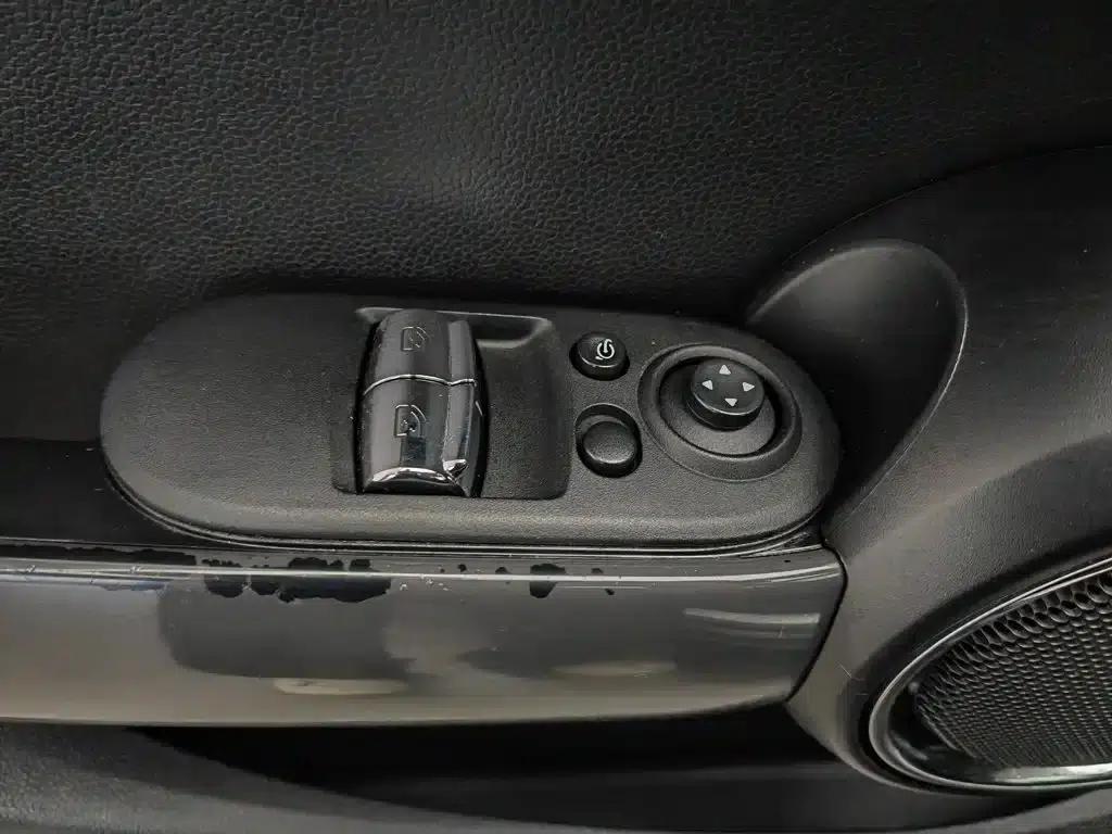 MINI 2016 1.2T ONE Pioneer — миниатюра 9