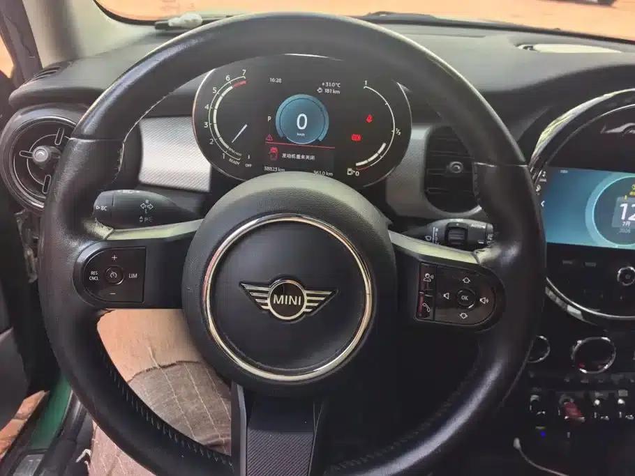MINI 2022 Facelift 1.5T COOPER Classic 5-Door Version — миниатюра 15