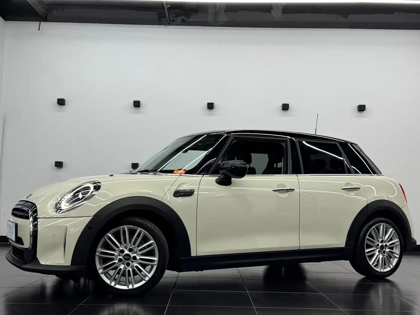 MINI 2022 1.5T COOPER Artist 5-Door Edition — миниатюра 1