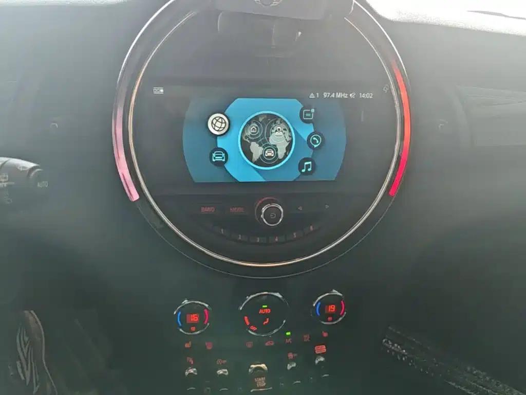 MINI 2018 2.0T COOPER S Classic — миниатюра 13