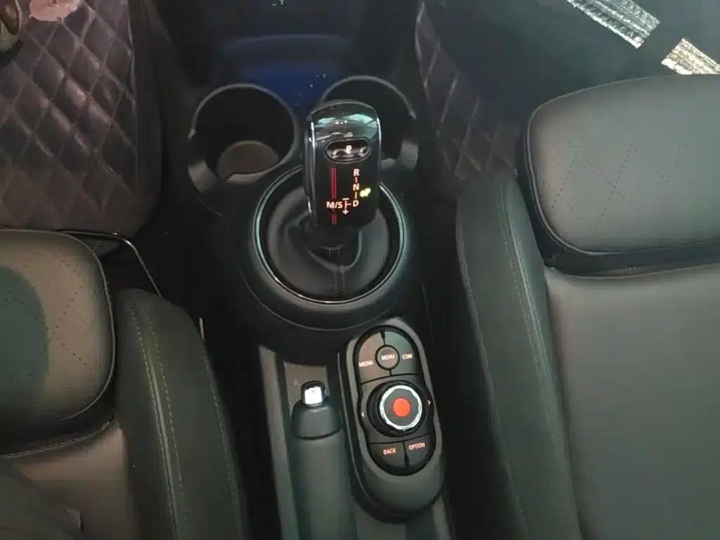 MINI 2018 2.0T COOPER S Classic — миниатюра 14