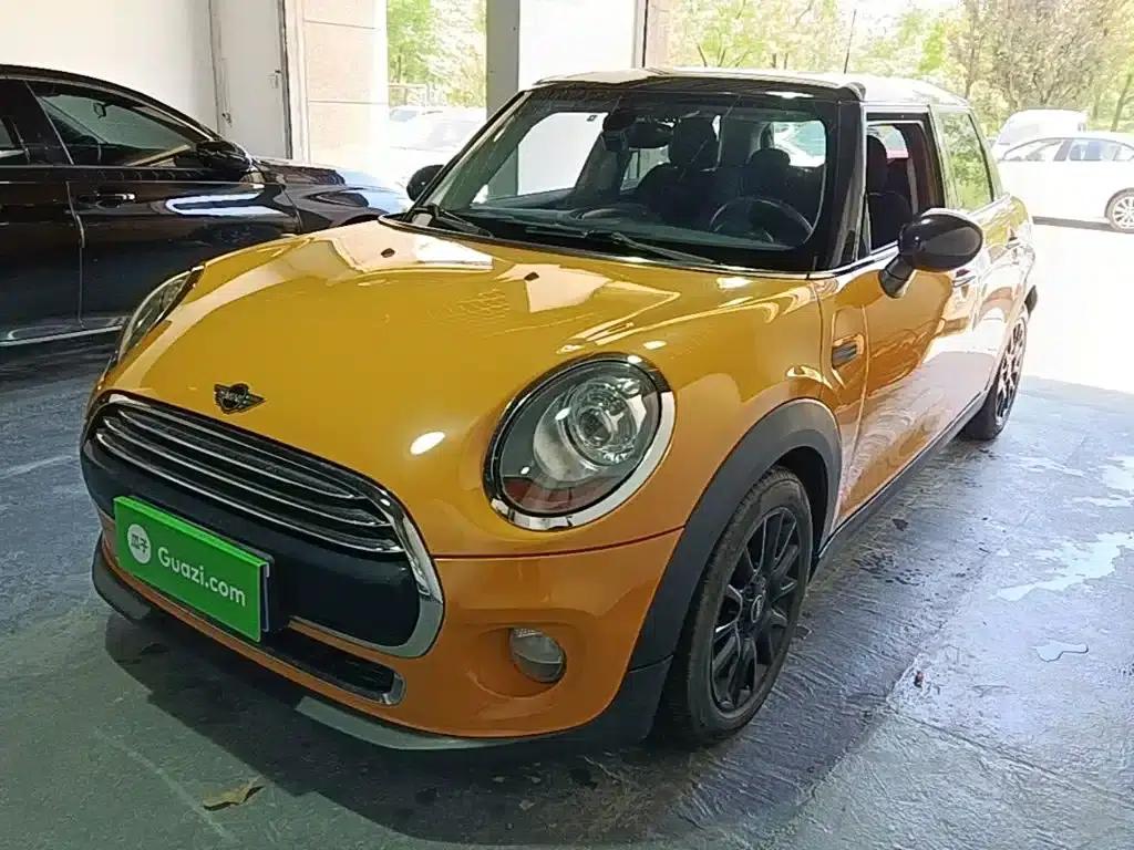 2016 MINI 1.5T COOPER 5-door version — миниатюра 2