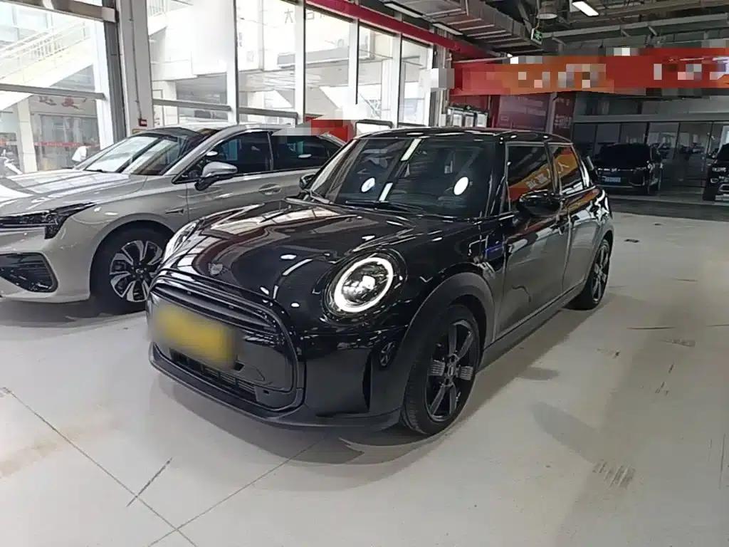 MINI 2023 Facelift 1.5T COOPER Artist 5-Door Edition — миниатюра 2