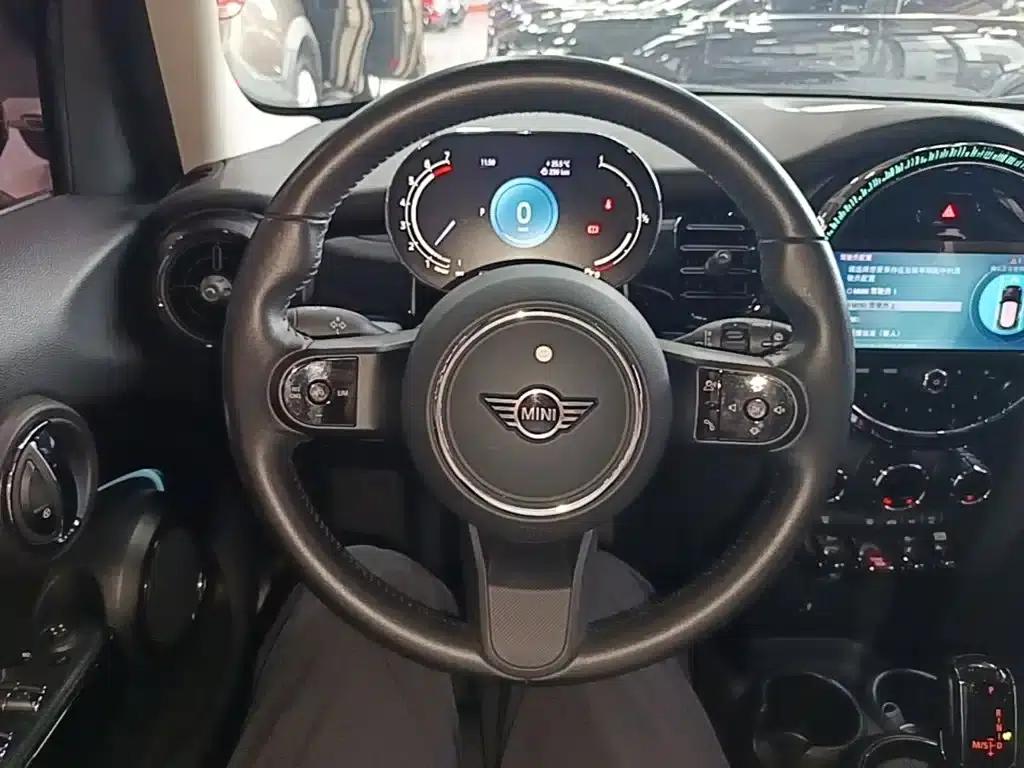 MINI 2023 Facelift 1.5T COOPER Artist 5-Door Edition — миниатюра 11