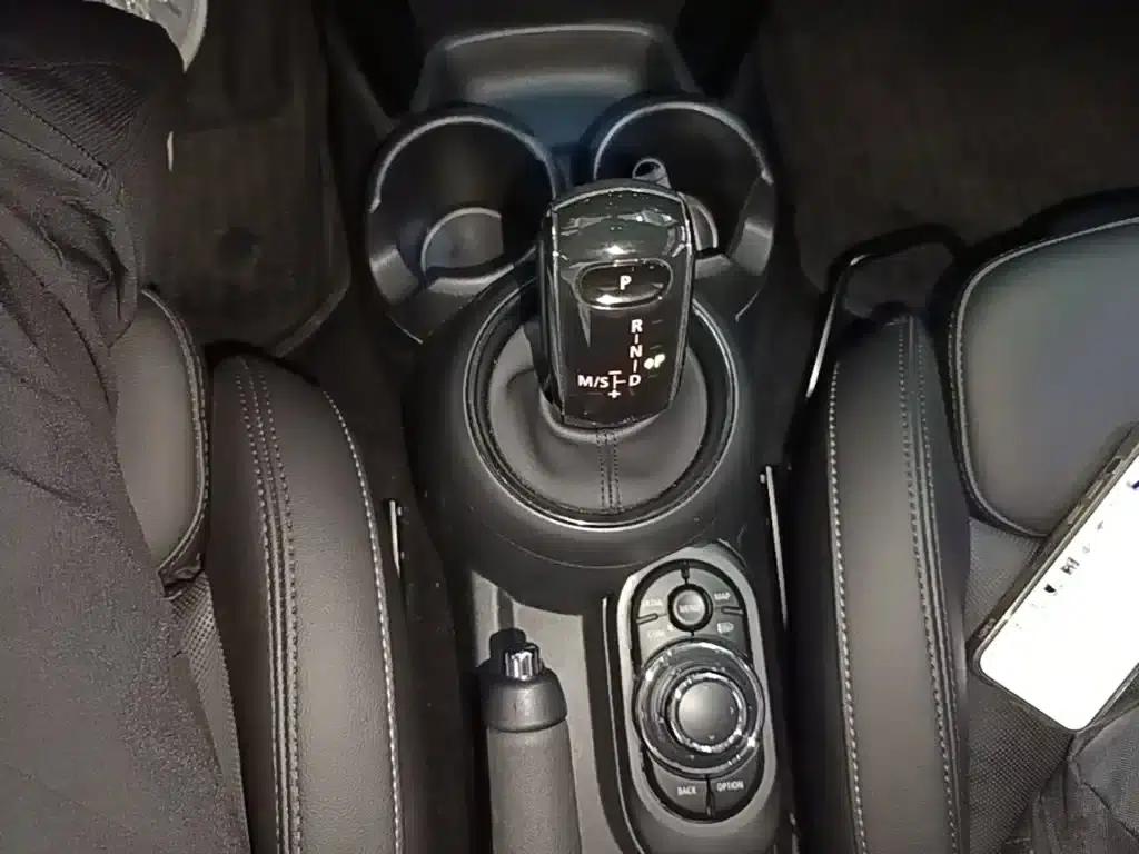 MINI 2023 Facelift 1.5T COOPER Artist 5-Door Edition — миниатюра 14