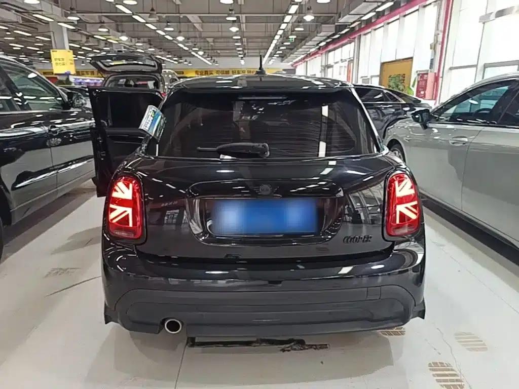 MINI 2023 Facelift 1.5T COOPER Artist 5-Door Edition — миниатюра 6