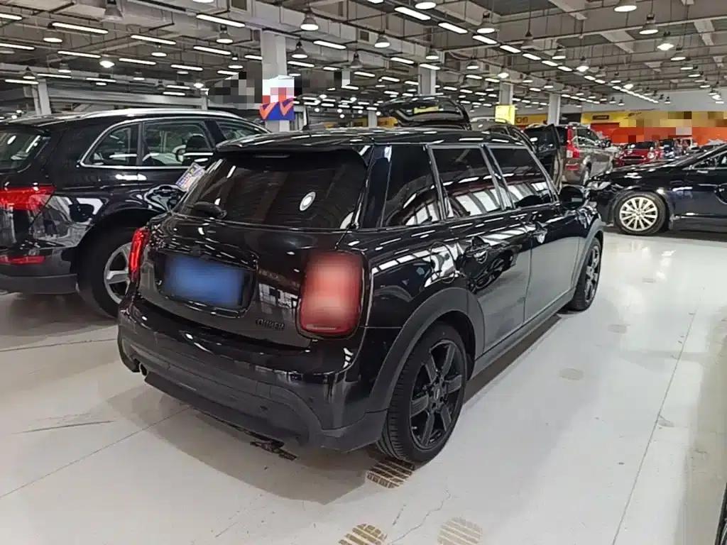 MINI 2023 Facelift 1.5T COOPER Artist 5-Door Edition — миниатюра 7