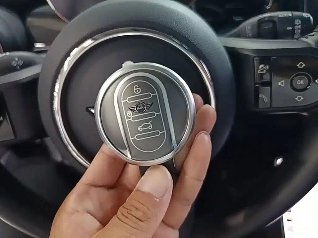 MINI 2023 Facelift 1.5T COOPER Artist 5-Door Edition — миниатюра 9