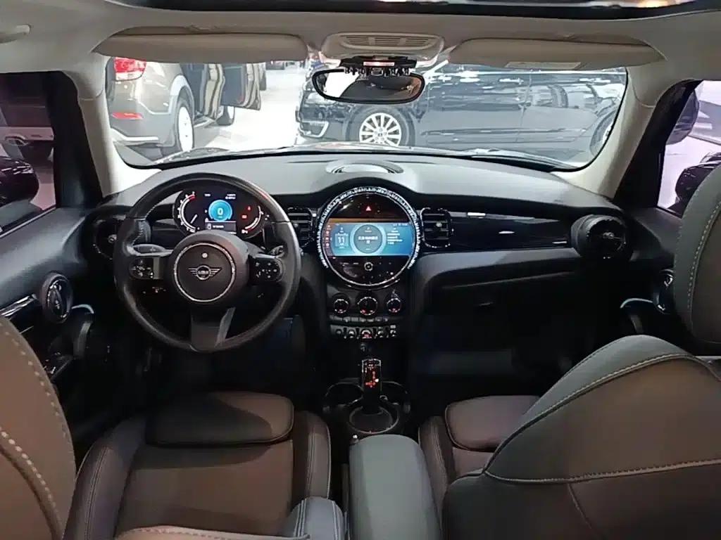 MINI 2023 Facelift 1.5T COOPER Artist 5-Door Edition — миниатюра 10
