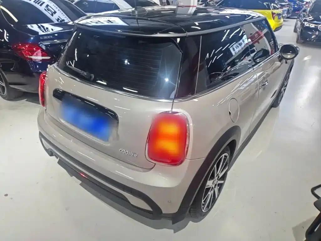 MINI 2023 Facelift 1.5T COOPER Artist — миниатюра 7