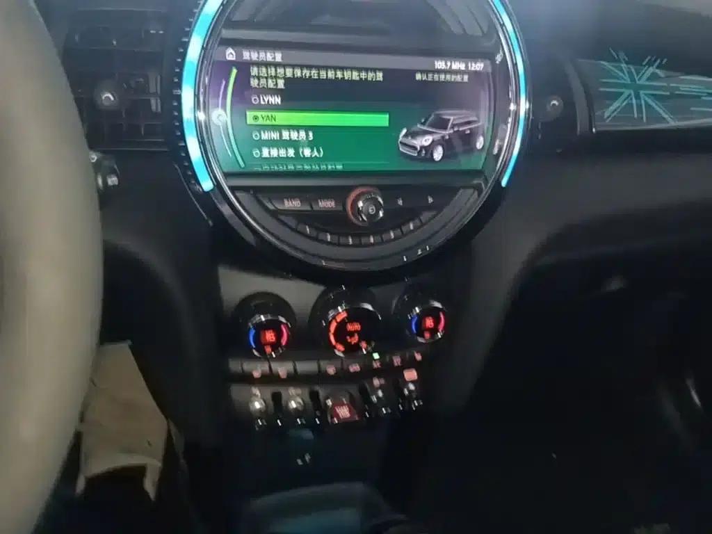 MINI 2019 2.0T COOPER S Classic — миниатюра 13