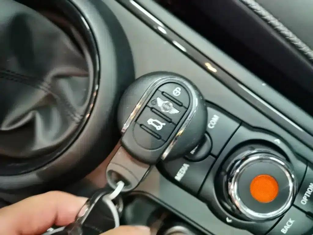 2018 MINI COUNTRYMAN 2.0T COOPER S ALL4 Artist — миниатюра 9