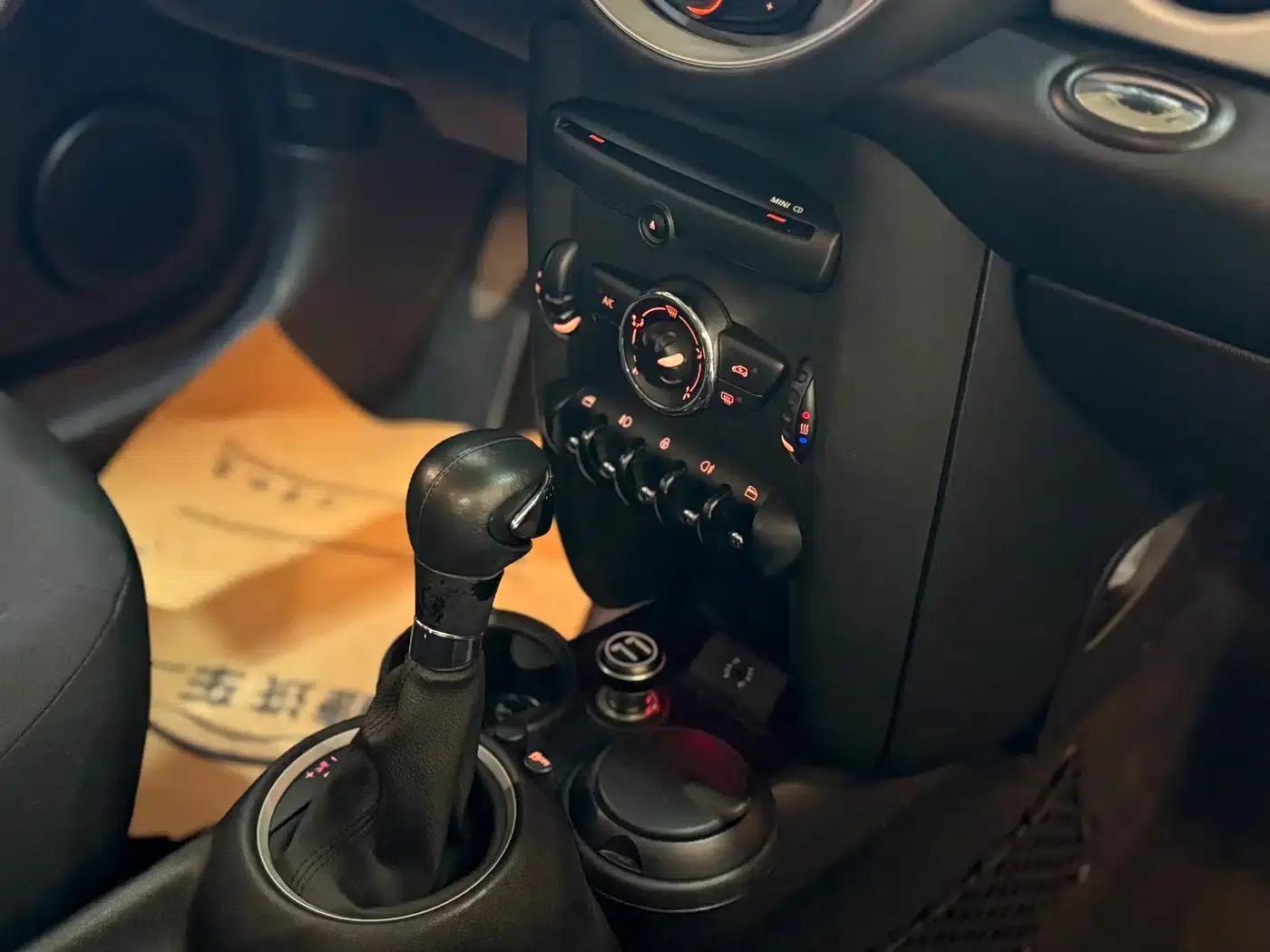 MINI CLUBMAN 2011 1.6L ONE — миниатюра 18