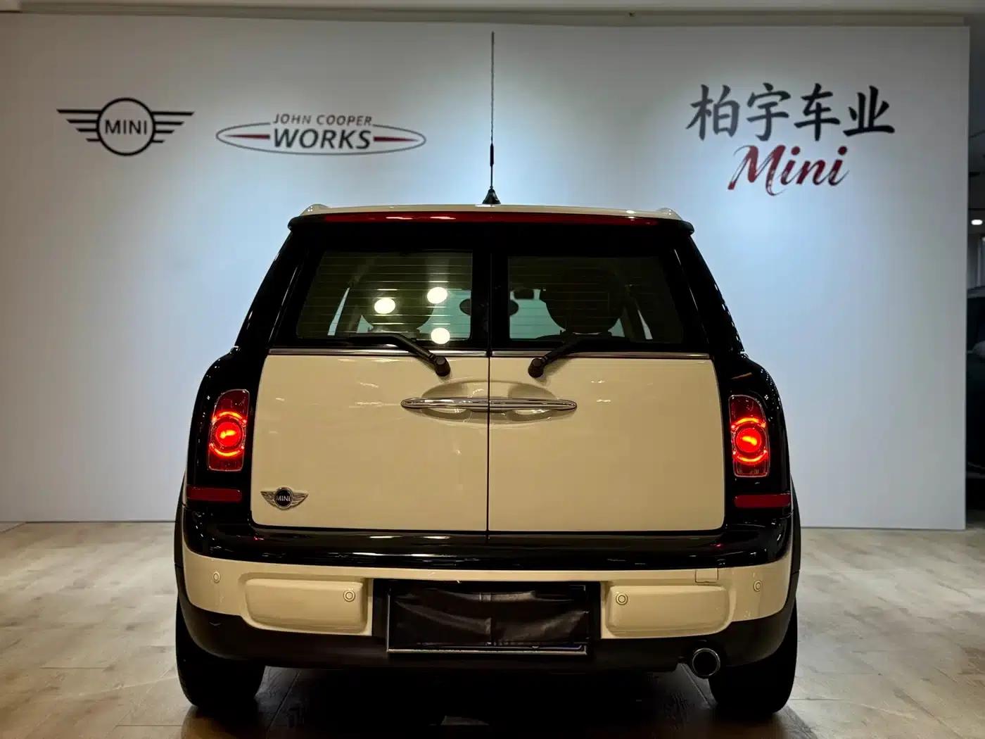 MINI CLUBMAN 2011 1.6L ONE — миниатюра 3