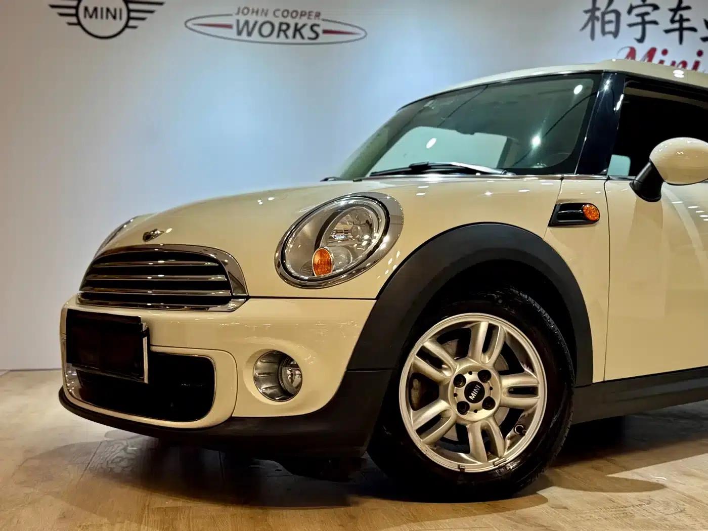 MINI CLUBMAN 2011 1.6L ONE — миниатюра 7