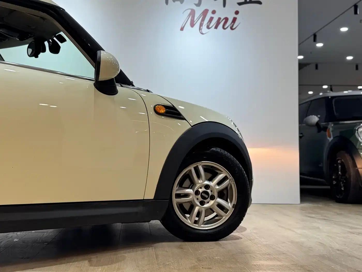 MINI CLUBMAN 2011 1.6L ONE — миниатюра 9