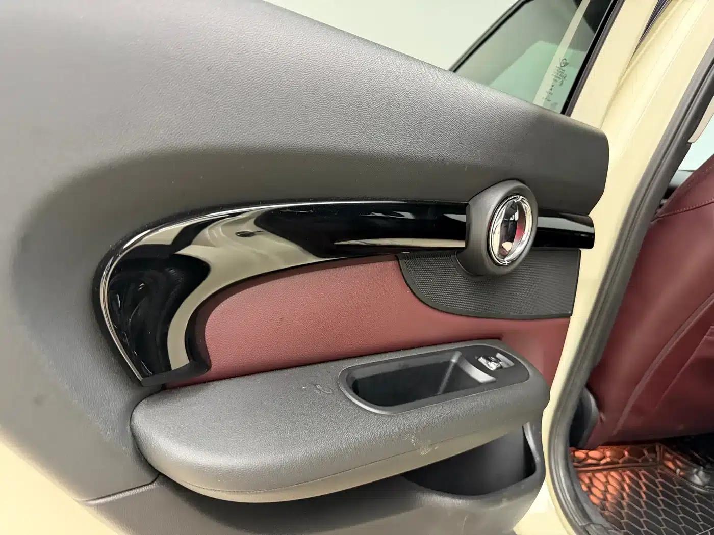 2016 MINI CLUBMAN Facelift 1.5T COOPER Connoisseur Edition — миниатюра 10