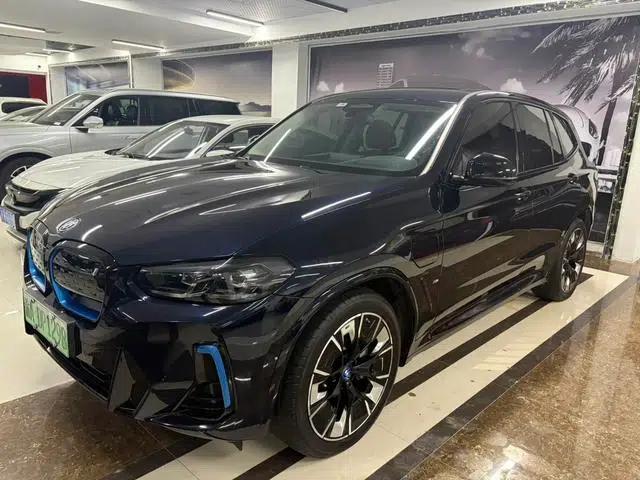 BMW iX3 2022 Leading Edition