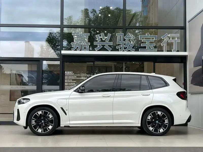 BMW iX3 2023 Leading Edition — миниатюра 3