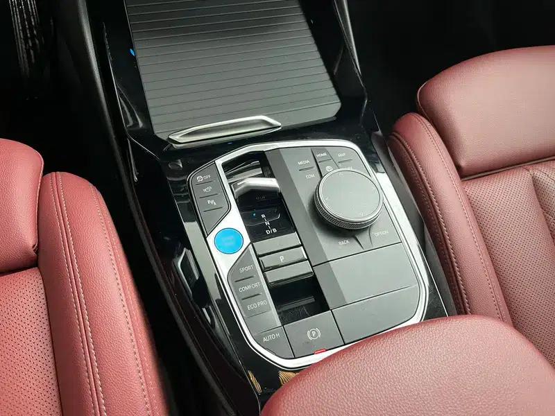 BMW iX3 2023 Leading Edition — миниатюра 8