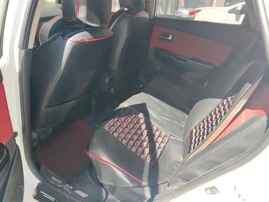 Kia K2 2015 Hatchback 1.4L AT GLS Cool Edition — миниатюра 11