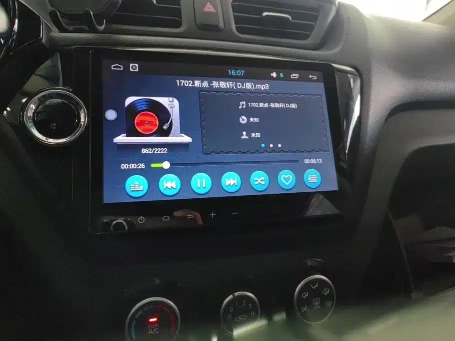 Kia K2 2015 Hatchback 1.4L AT GLS Cool Edition — миниатюра 13
