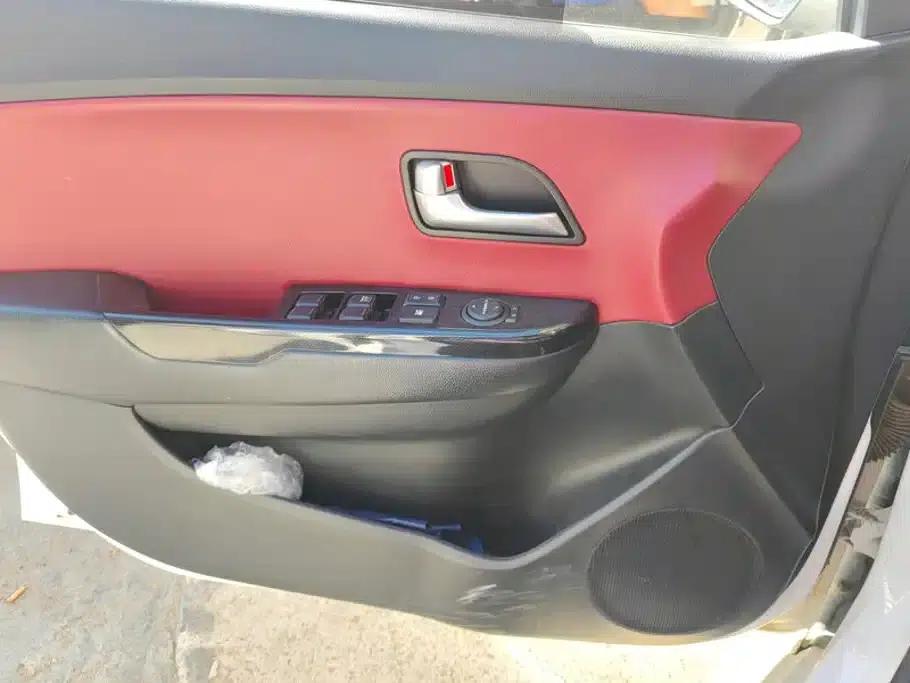 Kia K2 2015 Hatchback 1.4L AT GLS Cool Edition — миниатюра 7