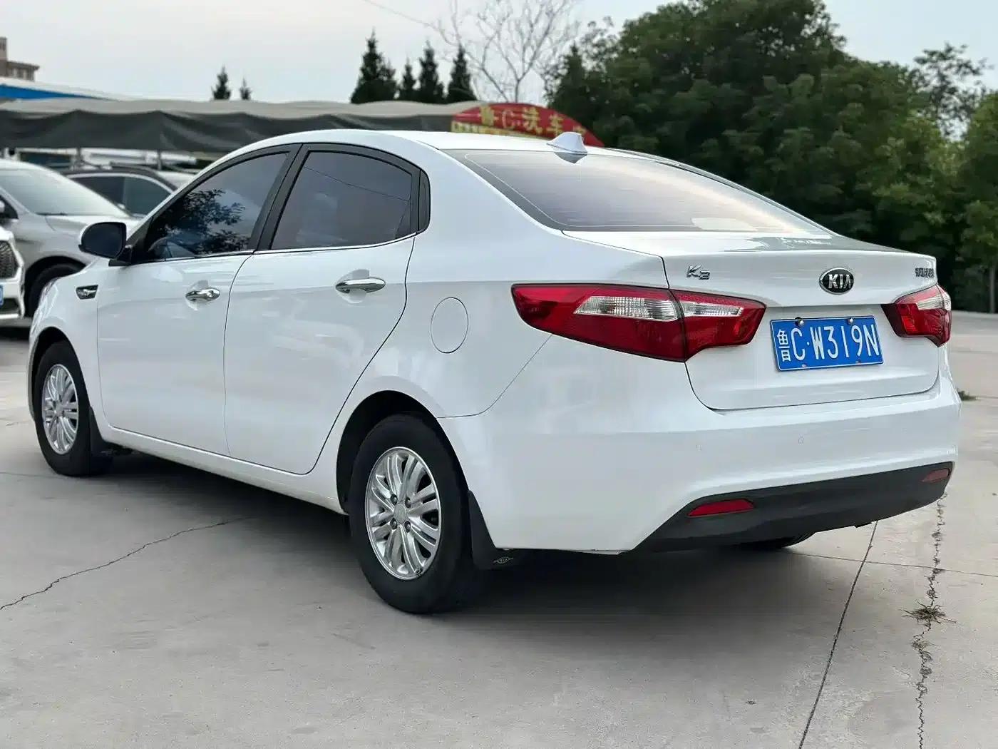 Kia K2 2012 Sedan 1.4L AT GLS Anniversary Edition — миниатюра 3