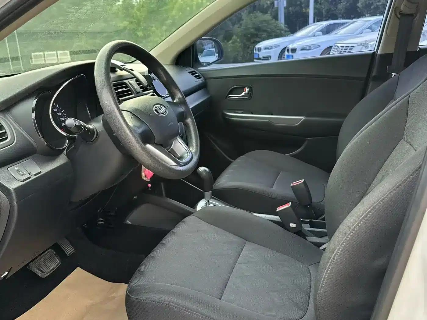 Kia K2 2012 Sedan 1.4L AT GLS Anniversary Edition — миниатюра 5
