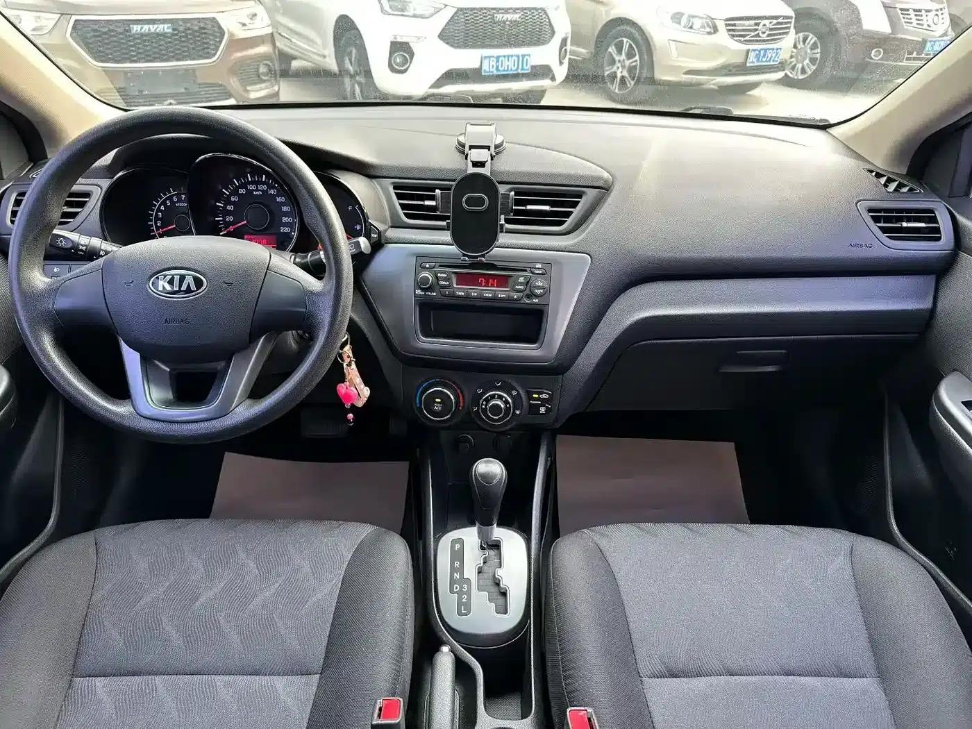 Kia K2 2012 Sedan 1.4L AT GLS Anniversary Edition — миниатюра 9