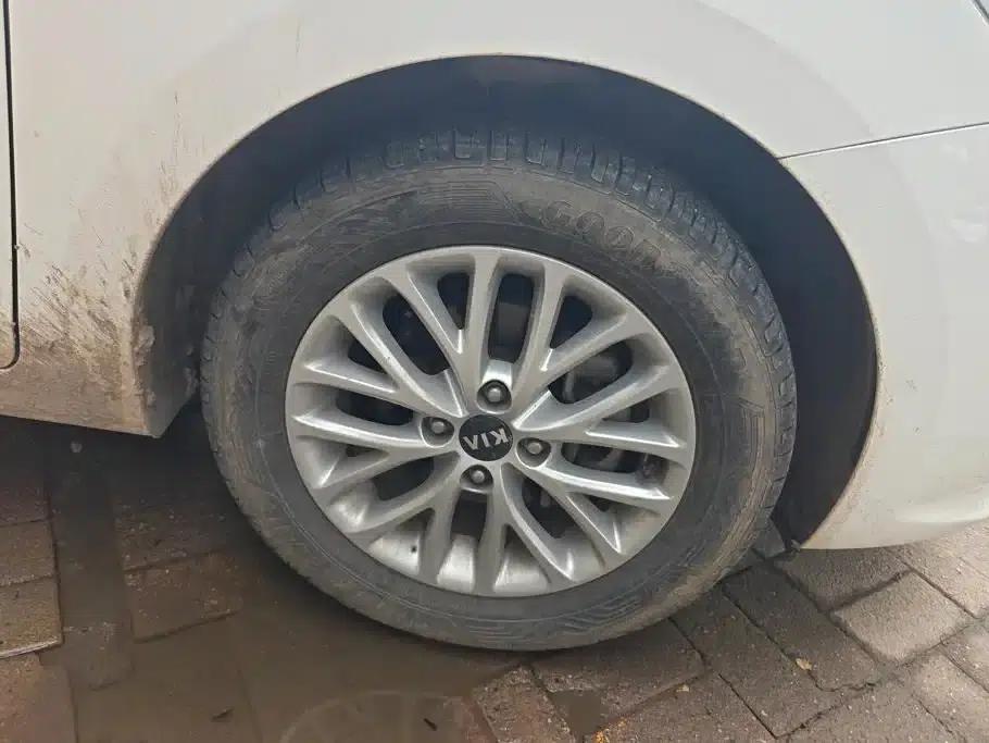 Kia K2 2017 Sedan 1.4L AT GLS — миниатюра 6