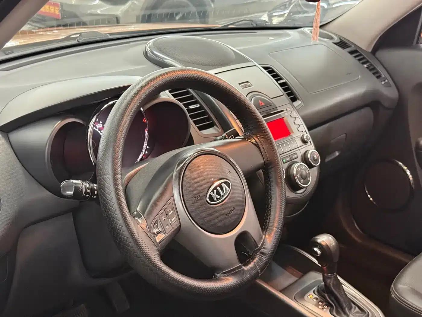 2010 Volkswagen Soul 2.0L AT Premium — миниатюра 2