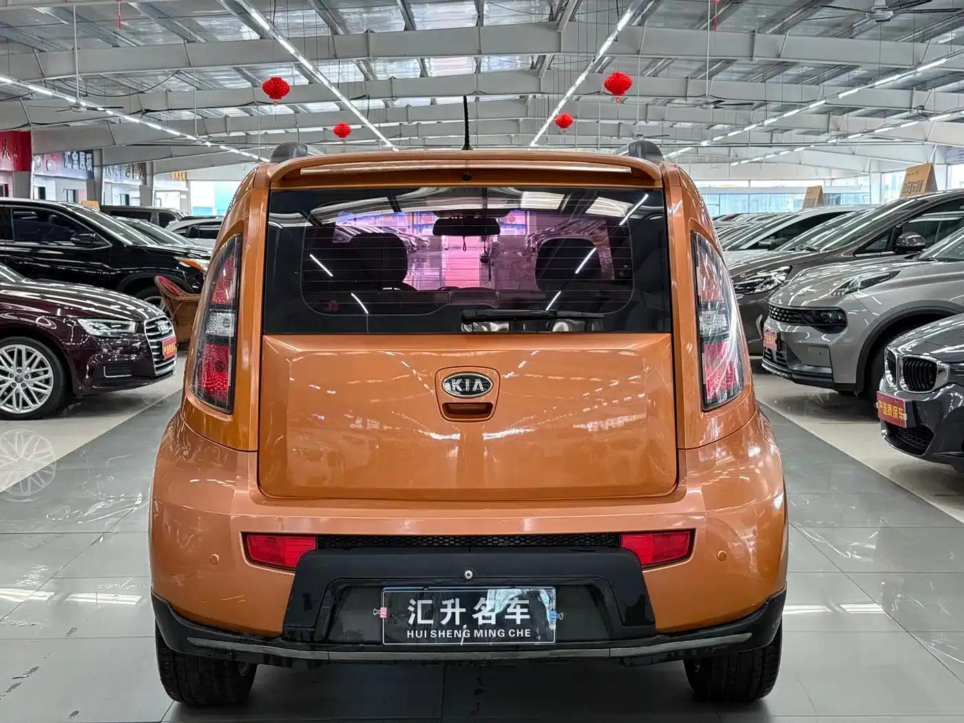 2010 Volkswagen Soul 2.0L AT Premium — миниатюра 12