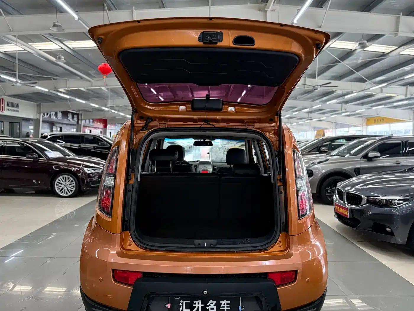 2010 Volkswagen Soul 2.0L AT Premium — миниатюра 13