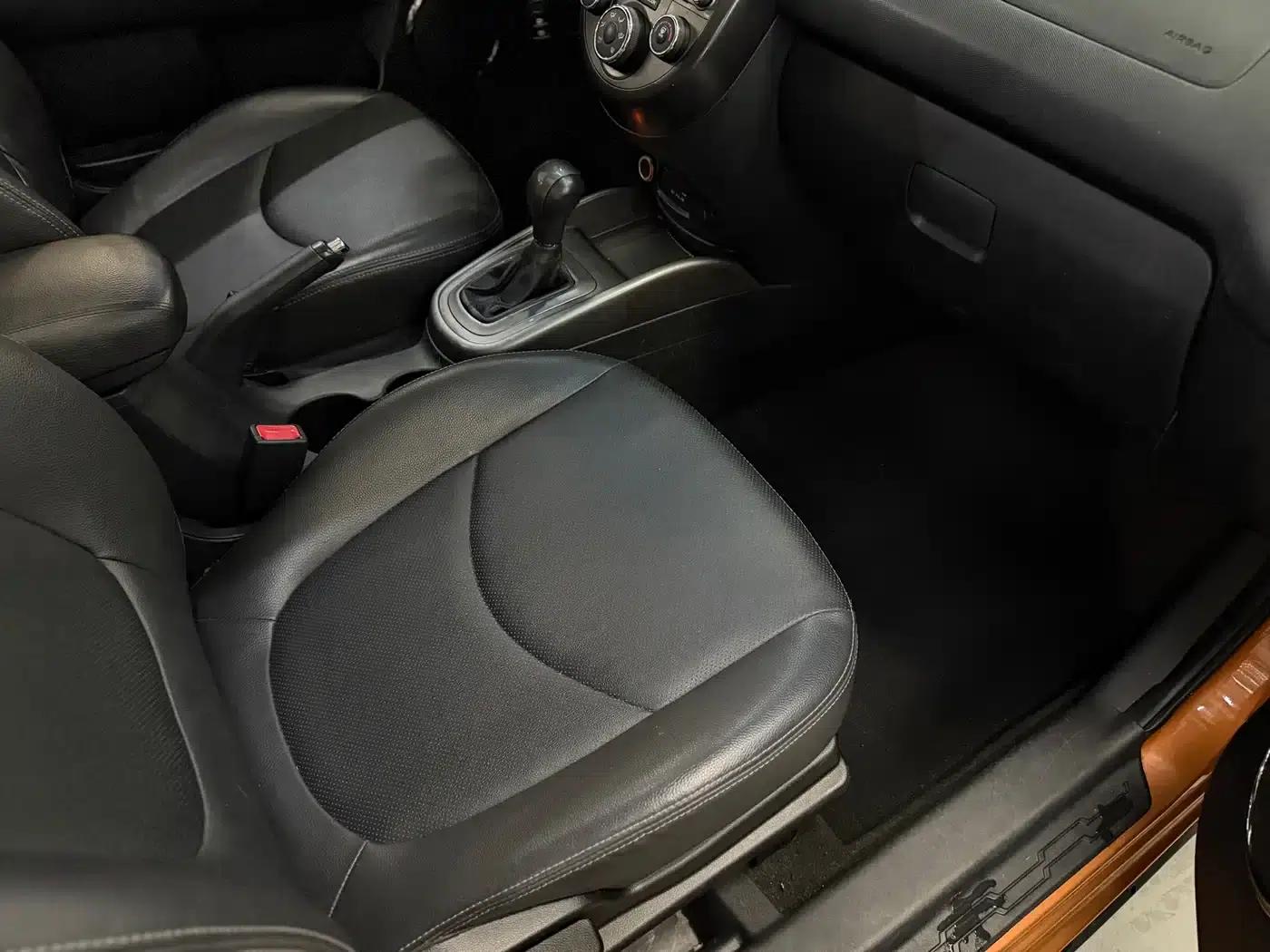 2010 Volkswagen Soul 2.0L AT Premium — миниатюра 8