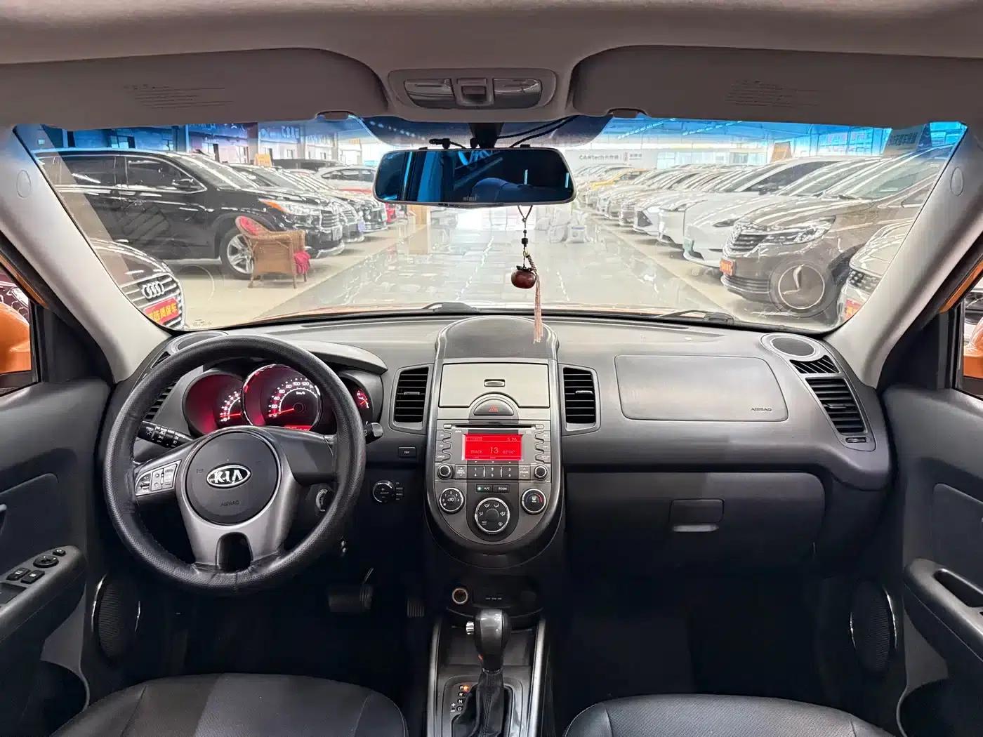 2010 Volkswagen Soul 2.0L AT Premium — миниатюра 9