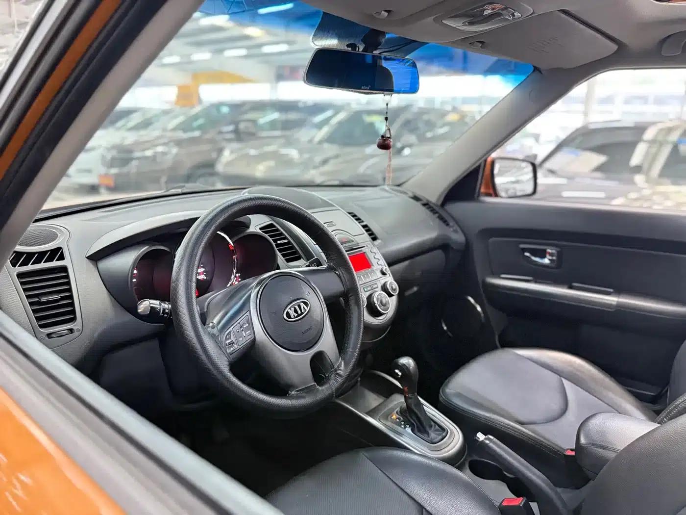 2010 Volkswagen Soul 2.0L AT Premium — миниатюра 10