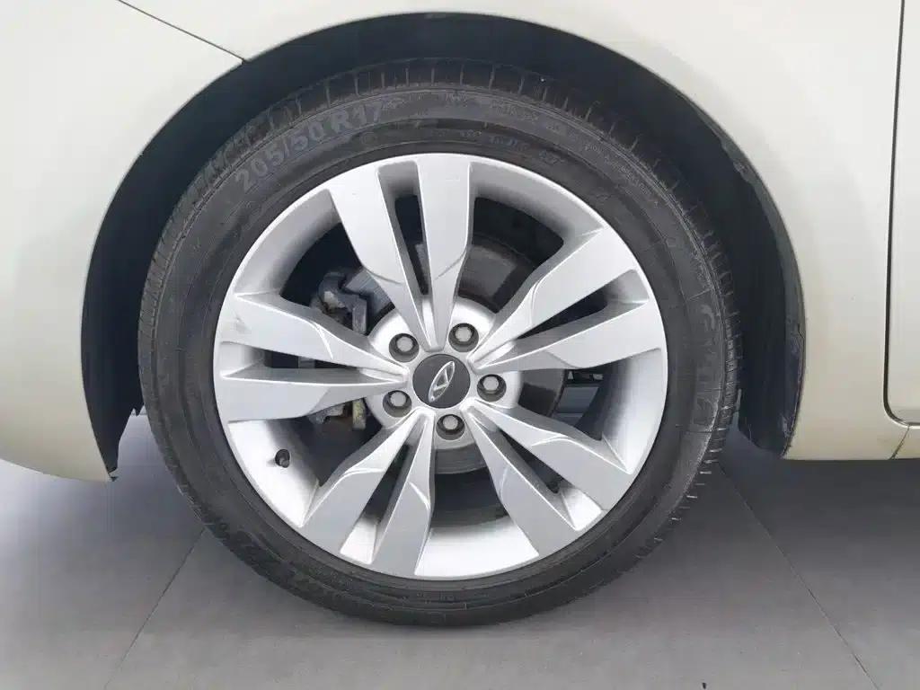 Chery Arrizo 5 2016 1.5L CVT Trendsetter Edition — миниатюра 17