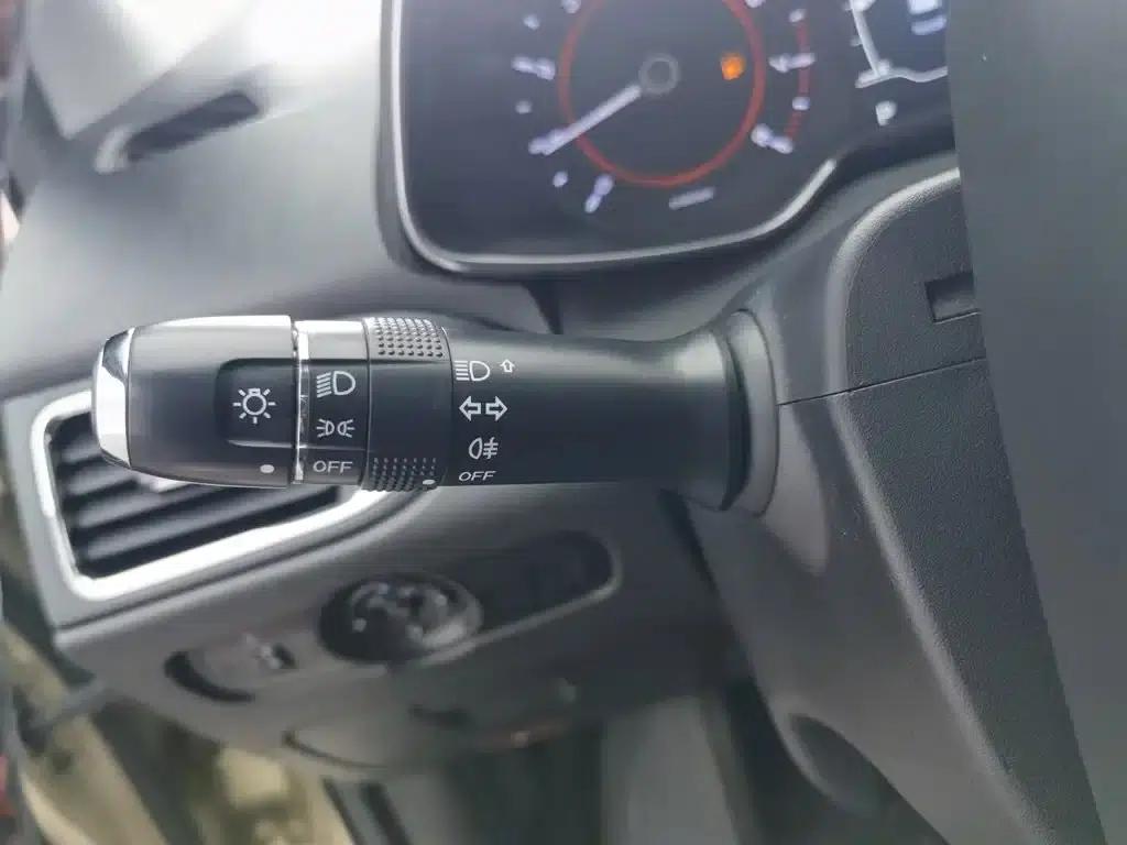 Chery Arrizo 5 2016 1.5L CVT Trendsetter Edition — миниатюра 21