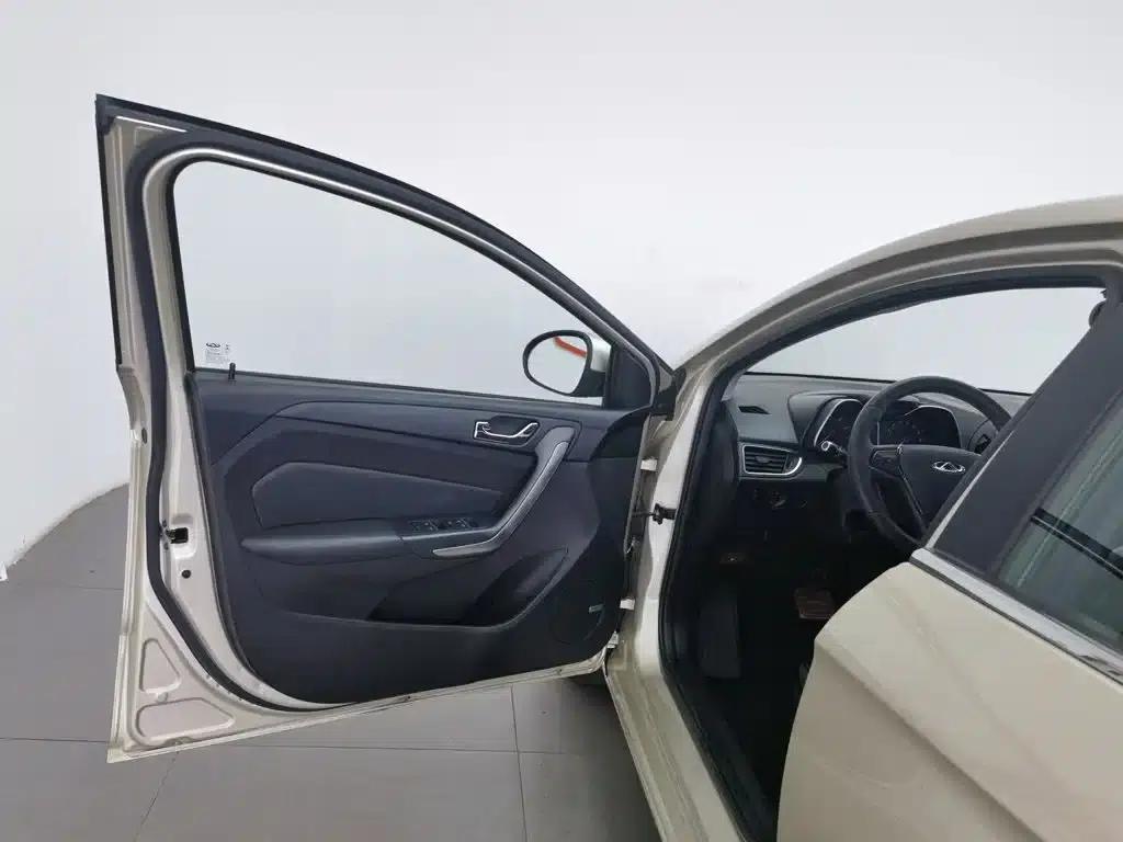 Chery Arrizo 5 2016 1.5L CVT Trendsetter Edition — миниатюра 8