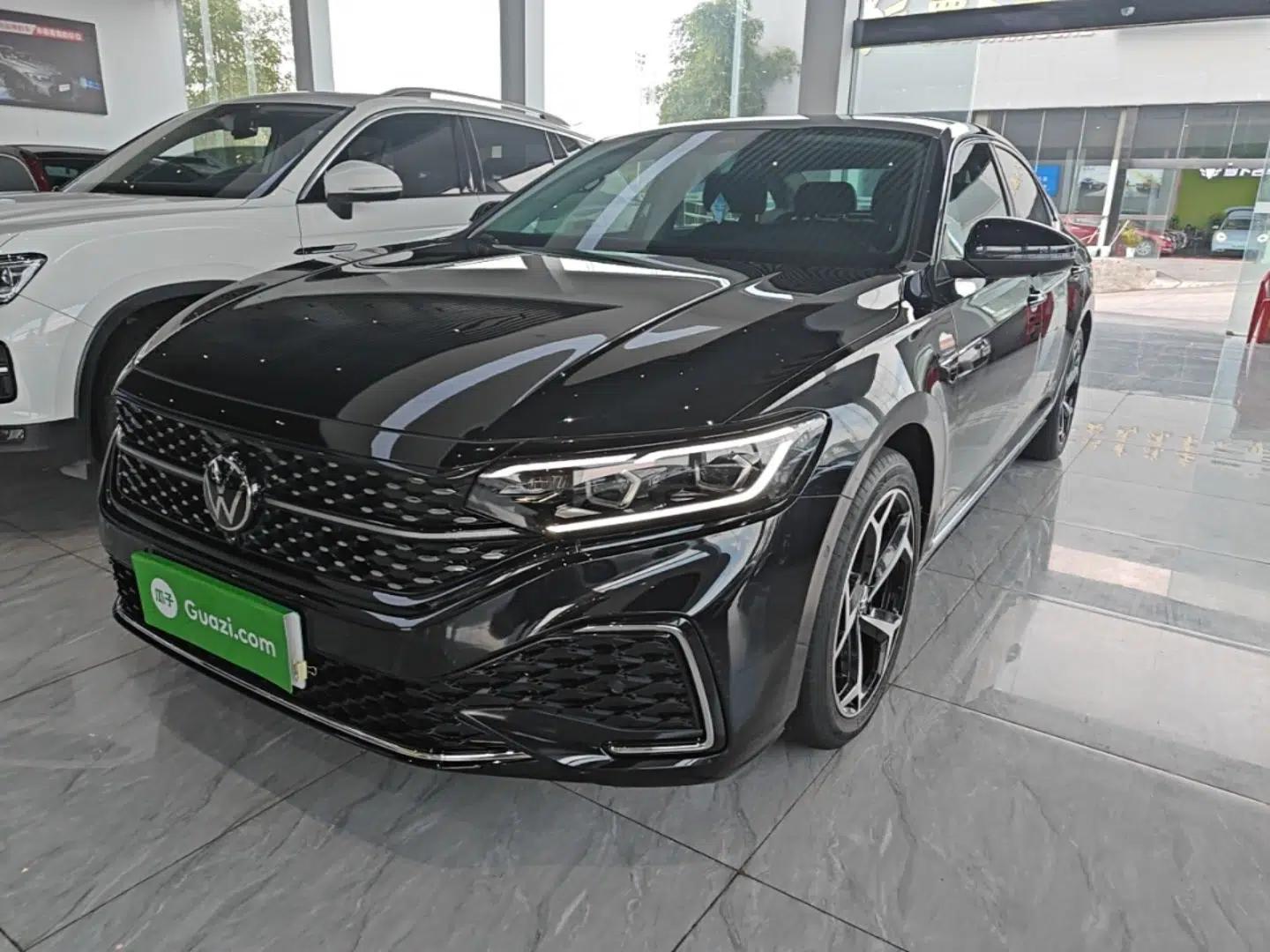 Volkswagen Passat 2023 Restyled 330TSI Starry Luxury Edition — миниатюра 1