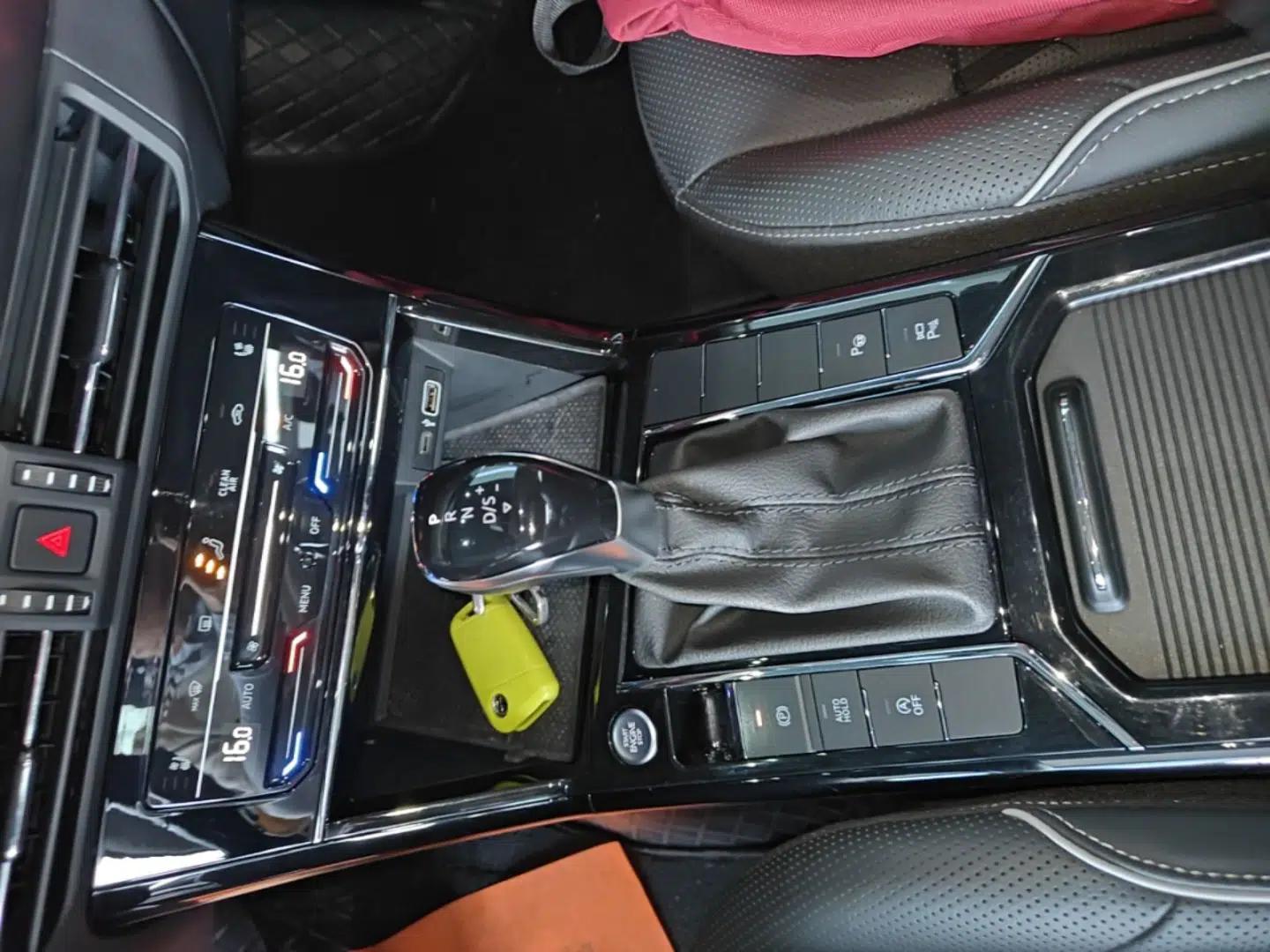 Volkswagen Passat 2023 Restyled 330TSI Starry Luxury Edition — миниатюра 16