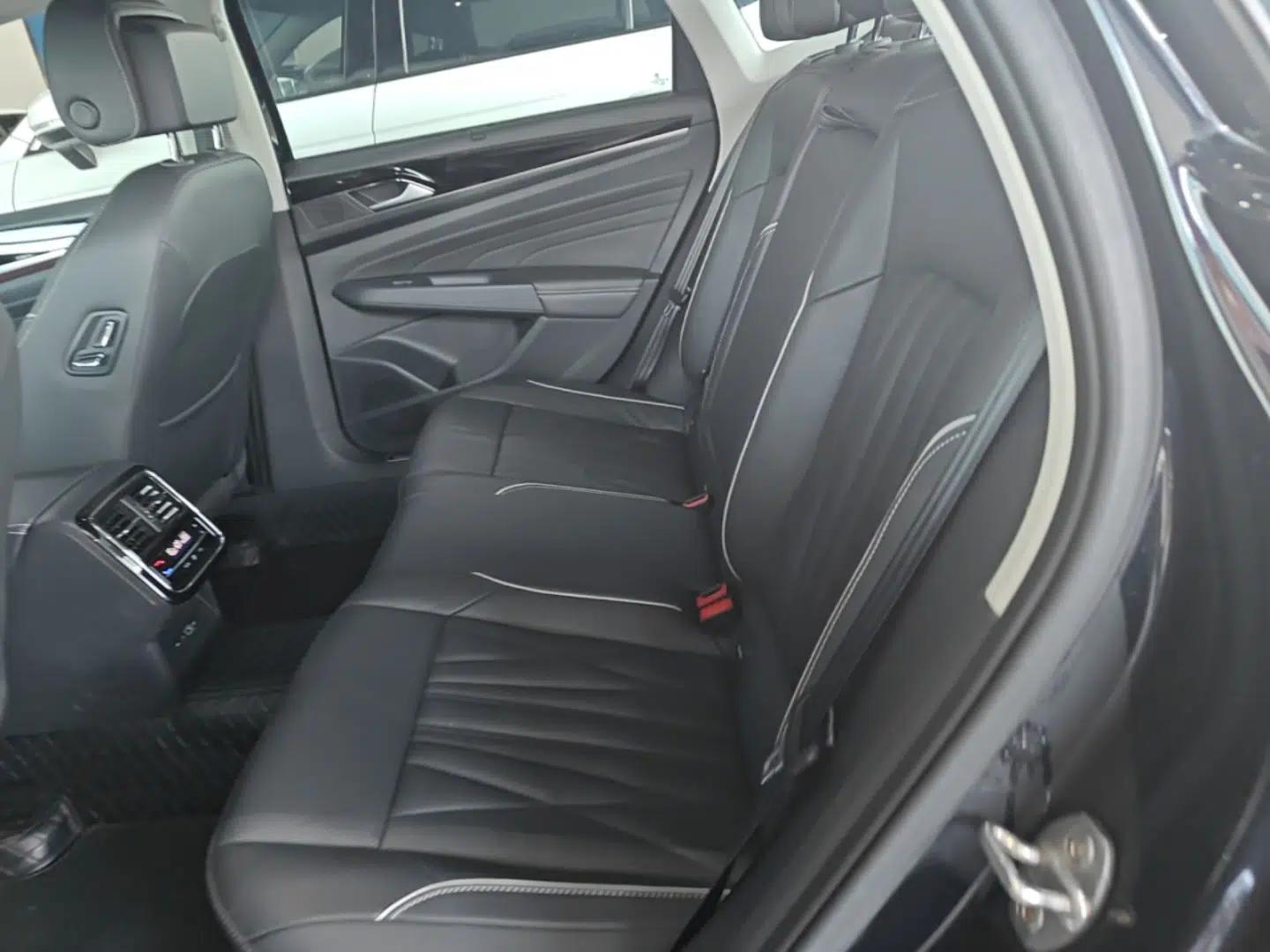 Volkswagen Passat 2023 Restyled 330TSI Starry Luxury Edition — миниатюра 20