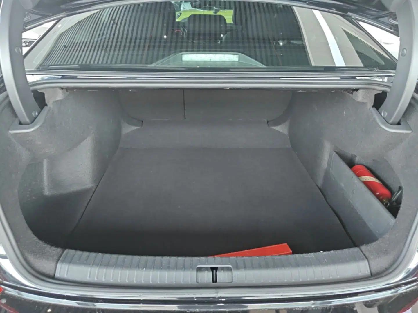 Volkswagen Passat 2023 Restyled 330TSI Starry Luxury Edition — миниатюра 22