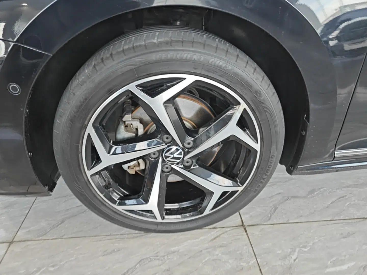 Volkswagen Passat 2023 Restyled 330TSI Starry Luxury Edition — миниатюра 10